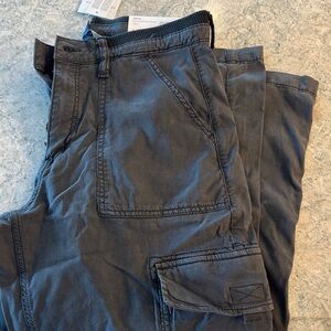 American Eagle Outfitters Women's Wide Leg Cargo Pants with stretch